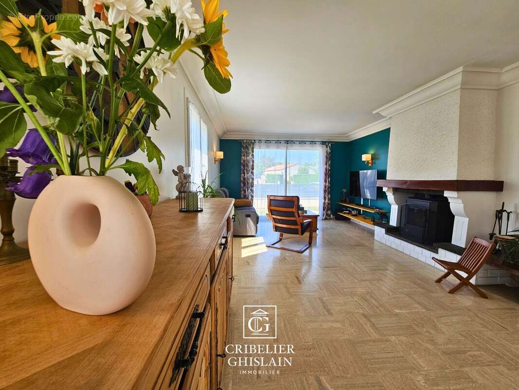 Maison familiale rénovée 240 m² – 10 pièces – 4 chambres – Essarts-en-Bocage (85) - photo 2