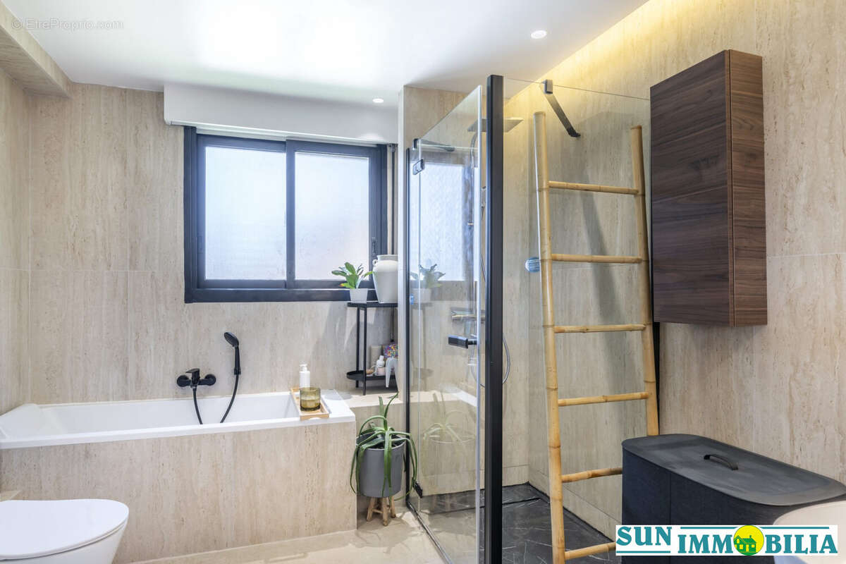 Appartement à SAINT-LAURENT-DU-VAR