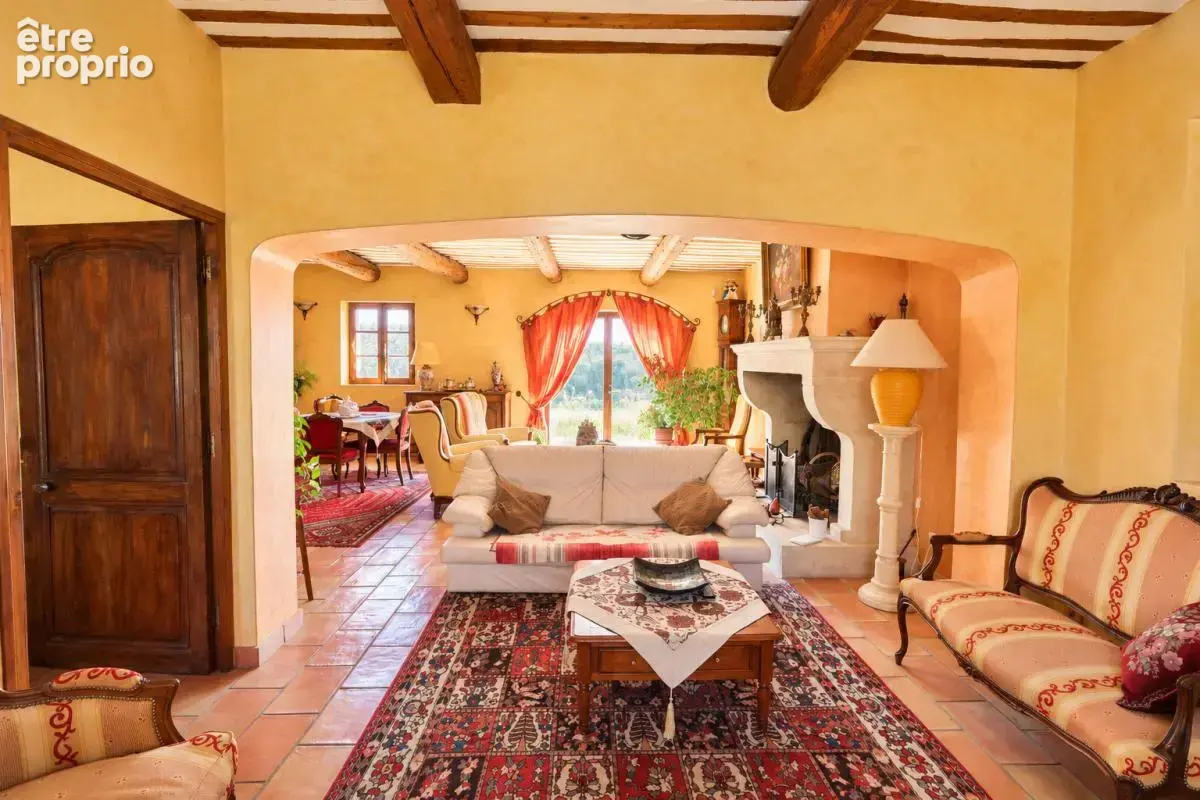 Bastide provençale avec piscine et dépendances - photo 5