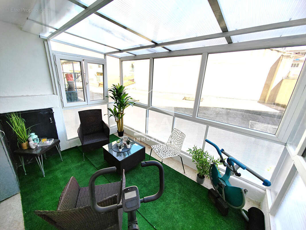 Appartement à MARSEILLE-5E