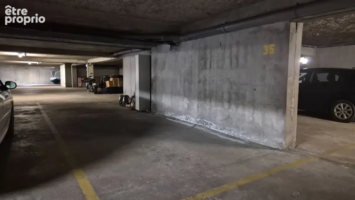 GARE NORD - Appartement T3 71M2 entièrement rénové avec parking et cave - photo 11