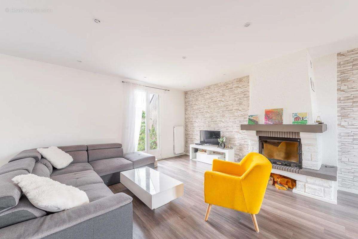 Maison à LESCHEROLLES