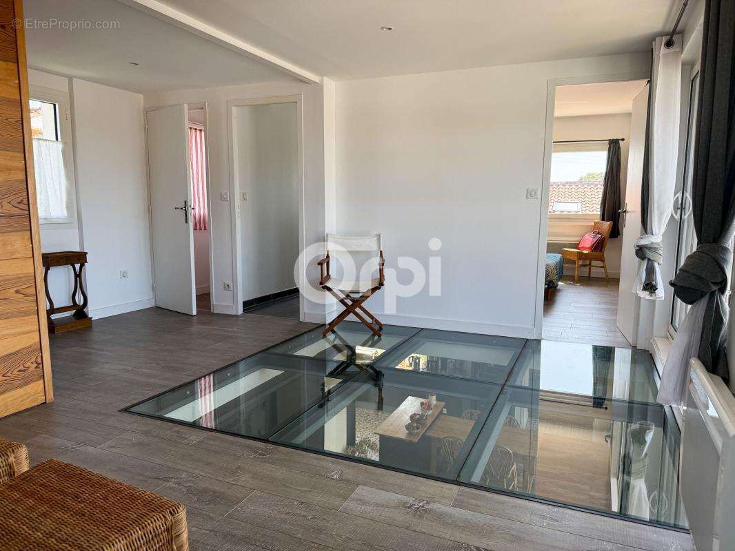 Superbe maison de caractère avec vue mer et potentiel locatif ! - photo 13