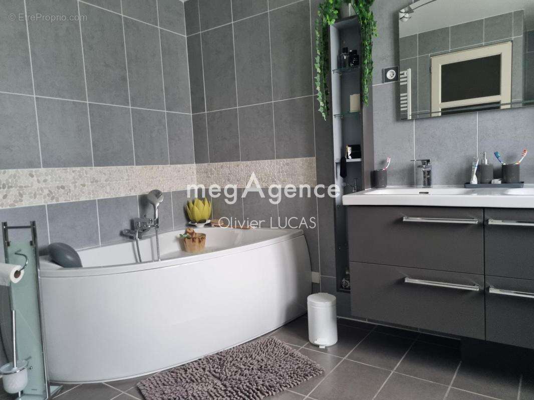 Maison à MARAIS-VERNIER