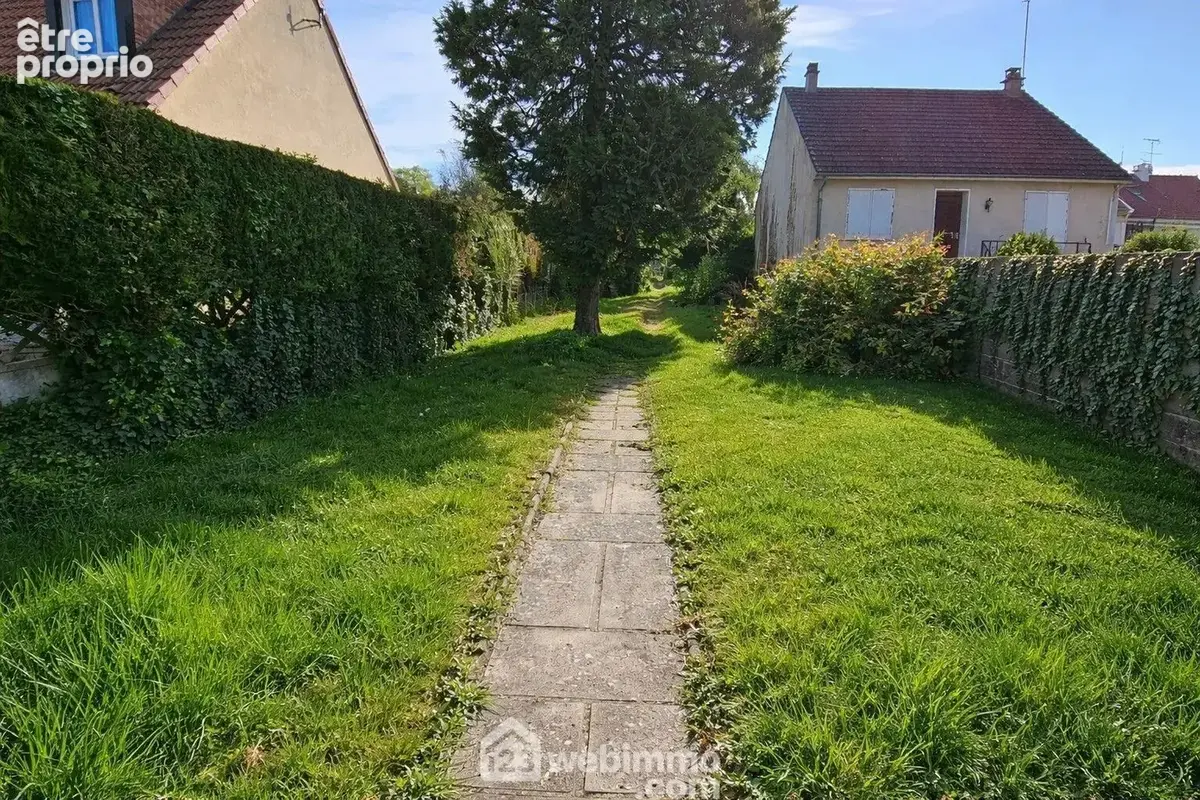 Proche de La Halle de Milly-la-Forêt.