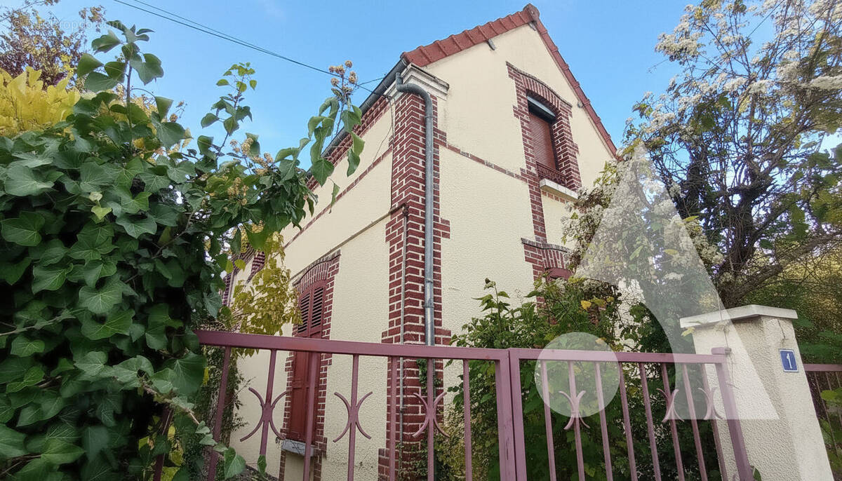 Maison à SAINTE-SAVINE