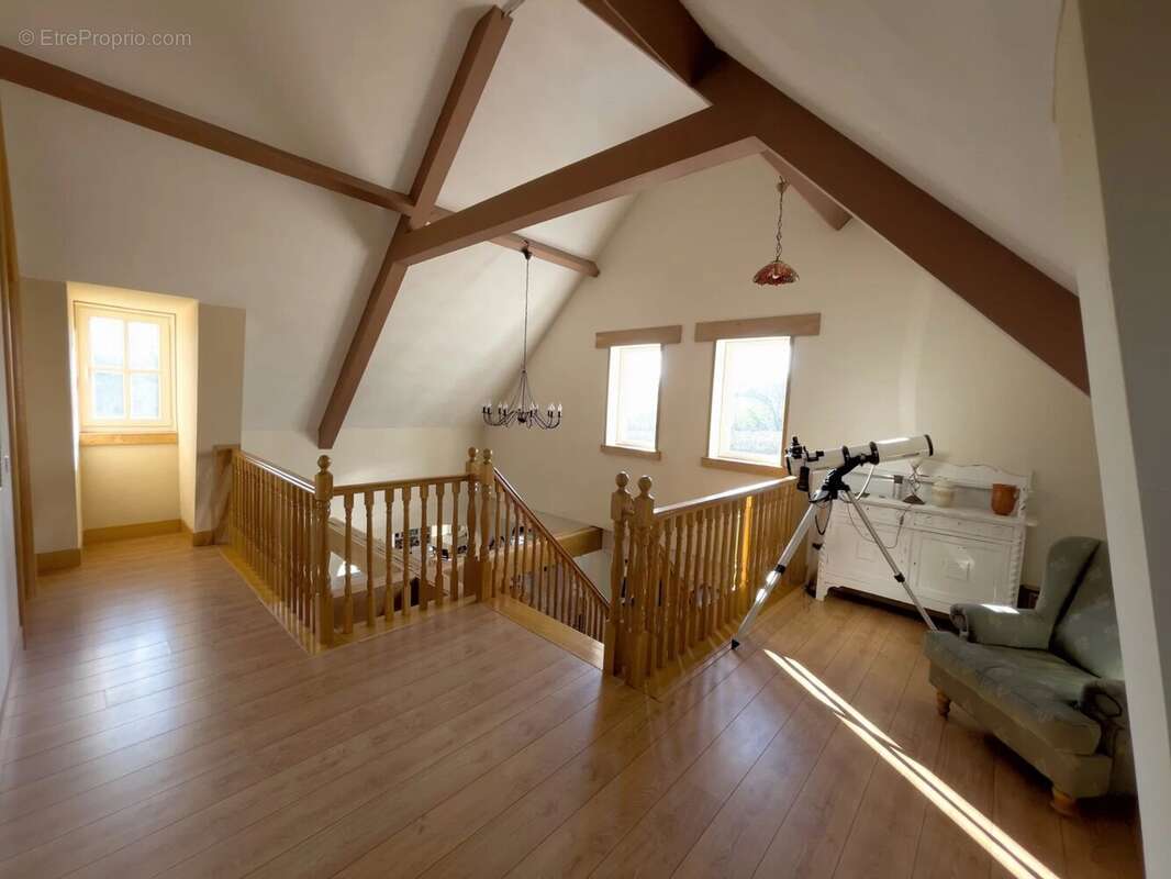 Maison à SAINT-SULPICE-LES-FEUILLES