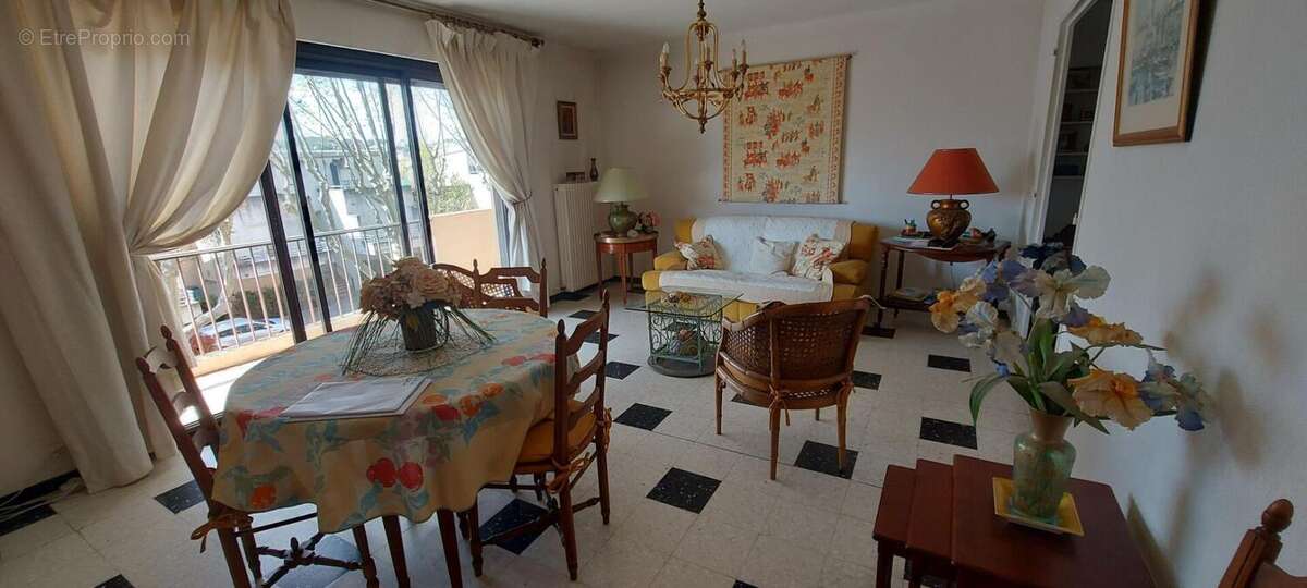30. GARD. NIMES. Appartement traversant climatisé de 106 m² avec terrasse dans résidence sécurisée - photo 4