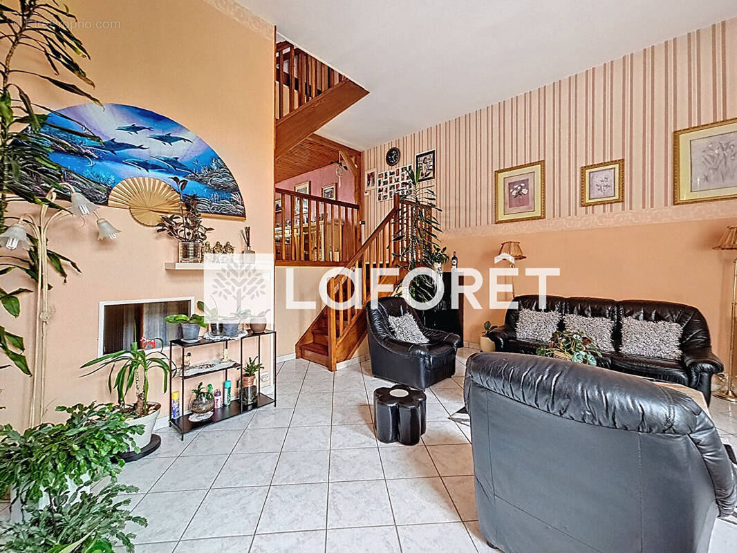 Maison à MOISSY-CRAMAYEL