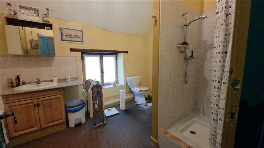 Maison à LUSSAC-LES-EGLISES