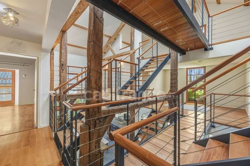 Maison à SAINT-GENIS-POUILLY