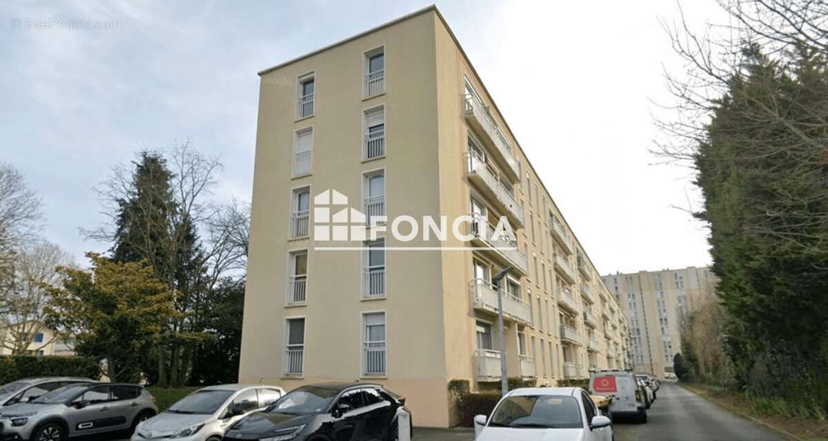 Appartement à FRESNES