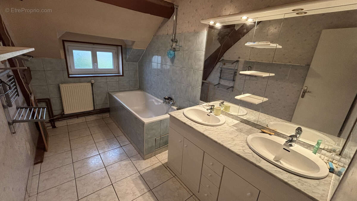 Maison à LA CHAPELLE-DU-NOYER