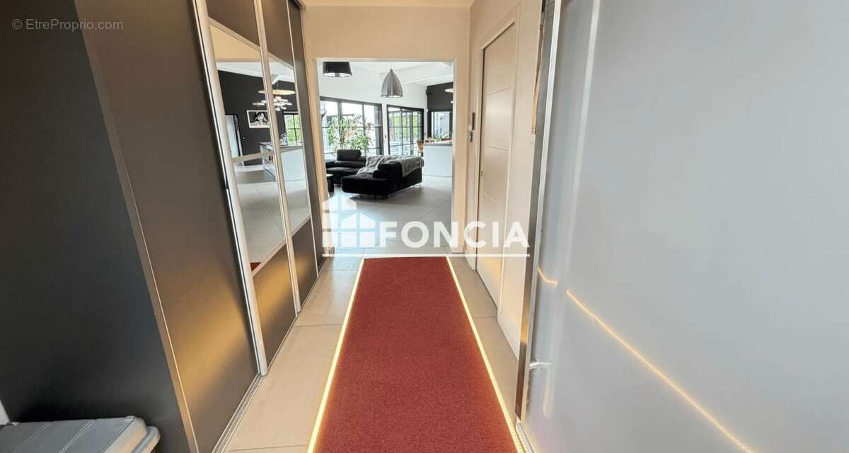 Propriété d’exception  à 3 km de Le Mans Métropole – Volumes généreux & prestations haut de gamme - photo 3