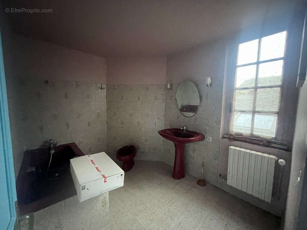 Maison à LA BAZOCHE-GOUET