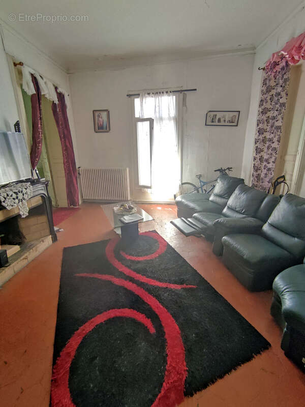 Appartement bourgeois 5 pièces àrénover de 139 m2 centre ville de Sète - photo 6