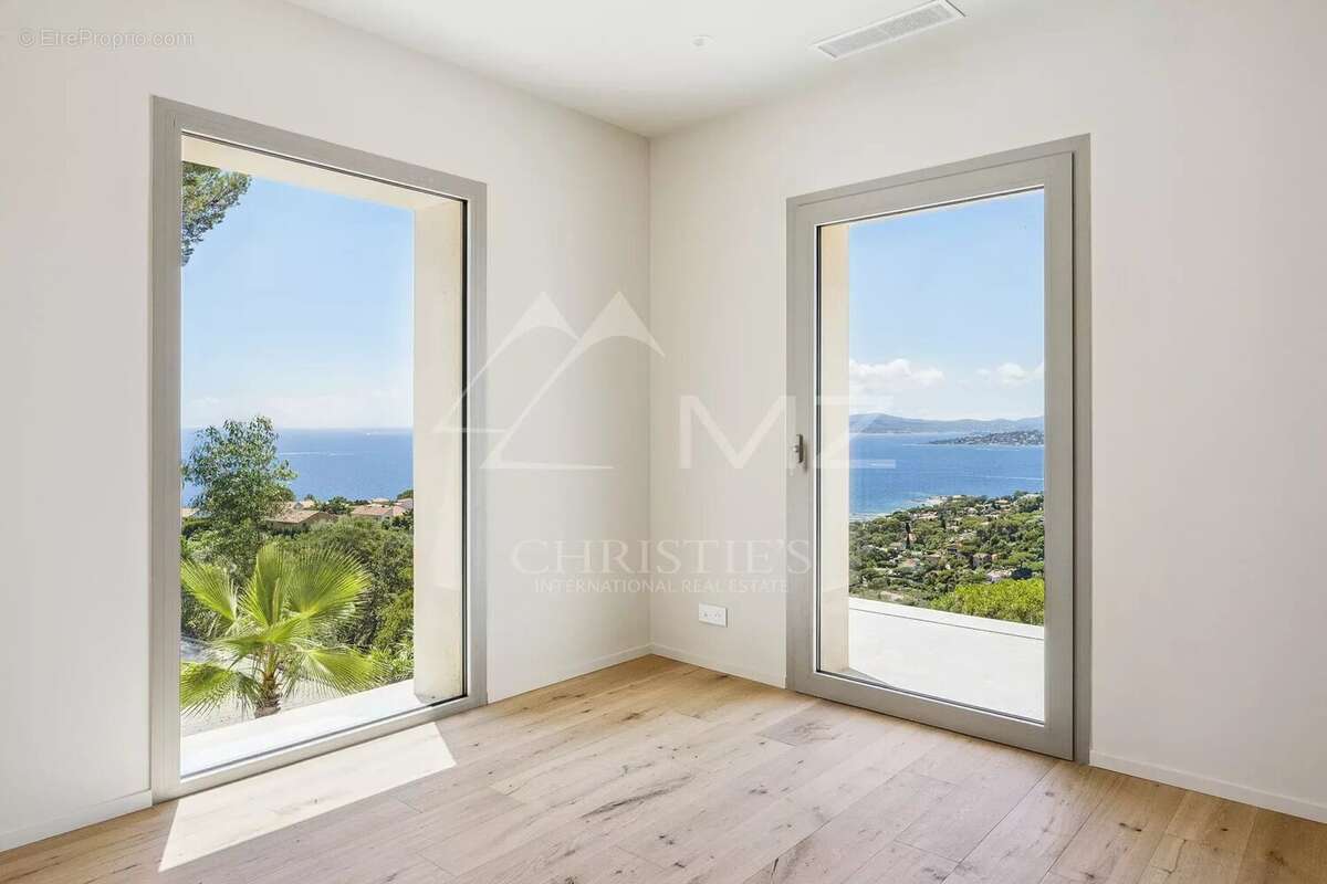 Maison à ROQUEBRUNE-SUR-ARGENS