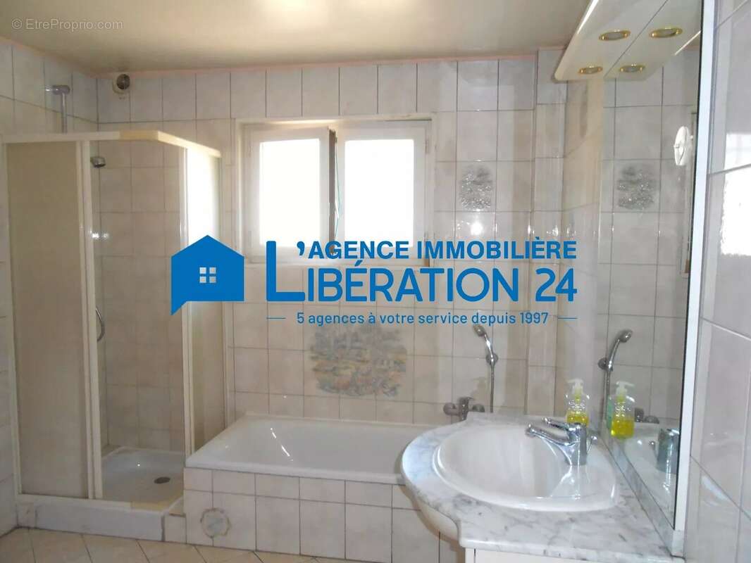 Maison à LE CHAMBON-FEUGEROLLES