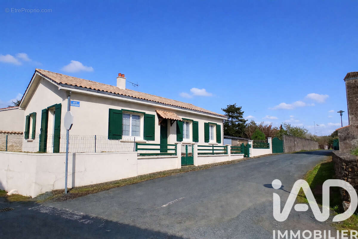 Maison 97 m² à Saint-Jean-De-Beugne  - photo 2