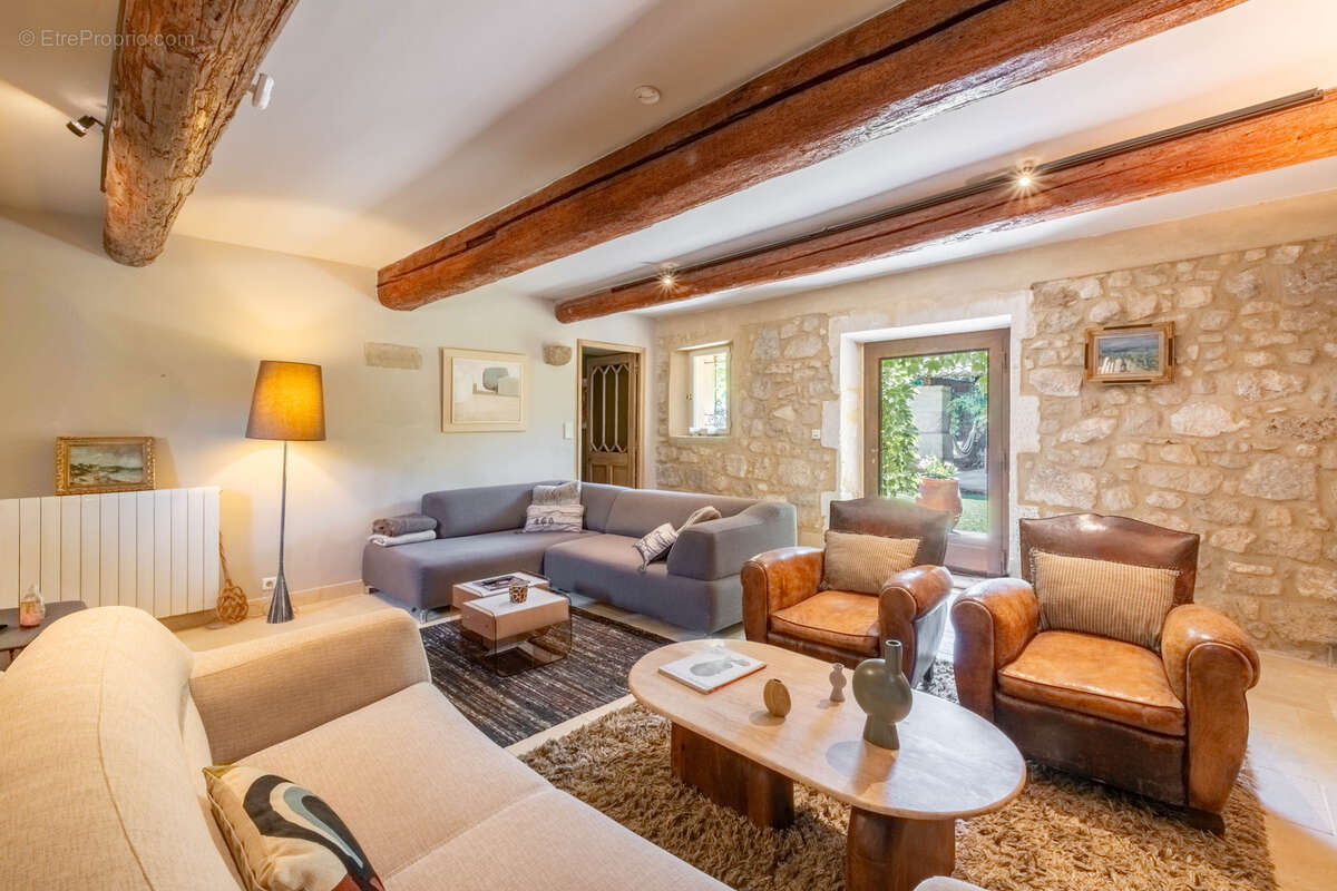 Maison à PERNES-LES-FONTAINES