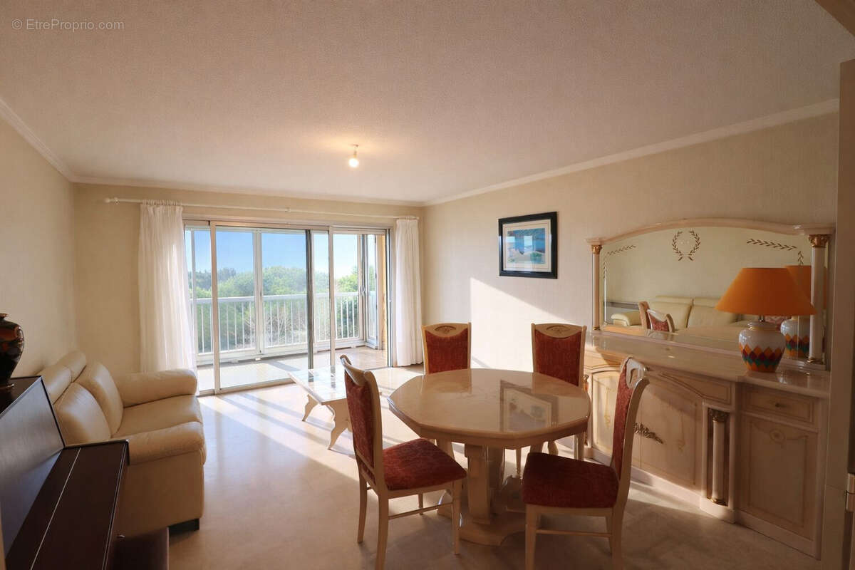 Appartement à MANDELIEU-LA-NAPOULE