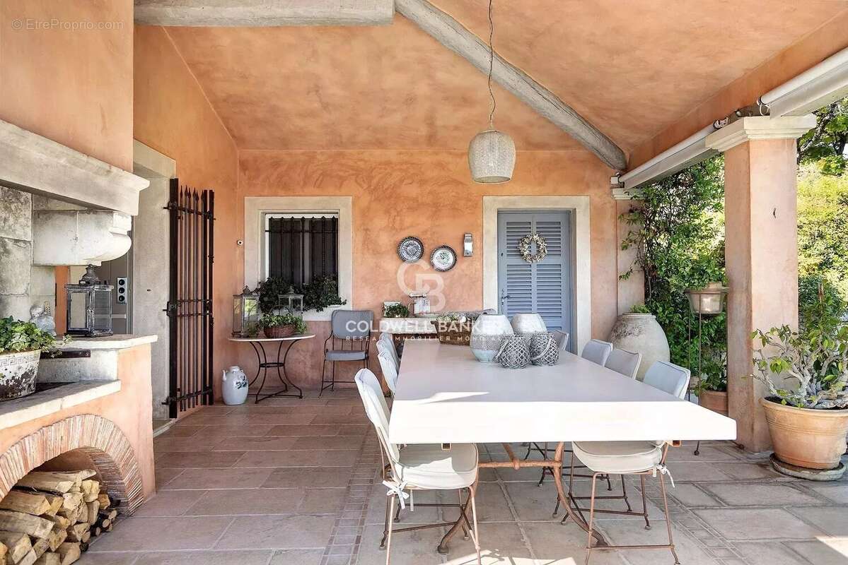 Maison à VALBONNE