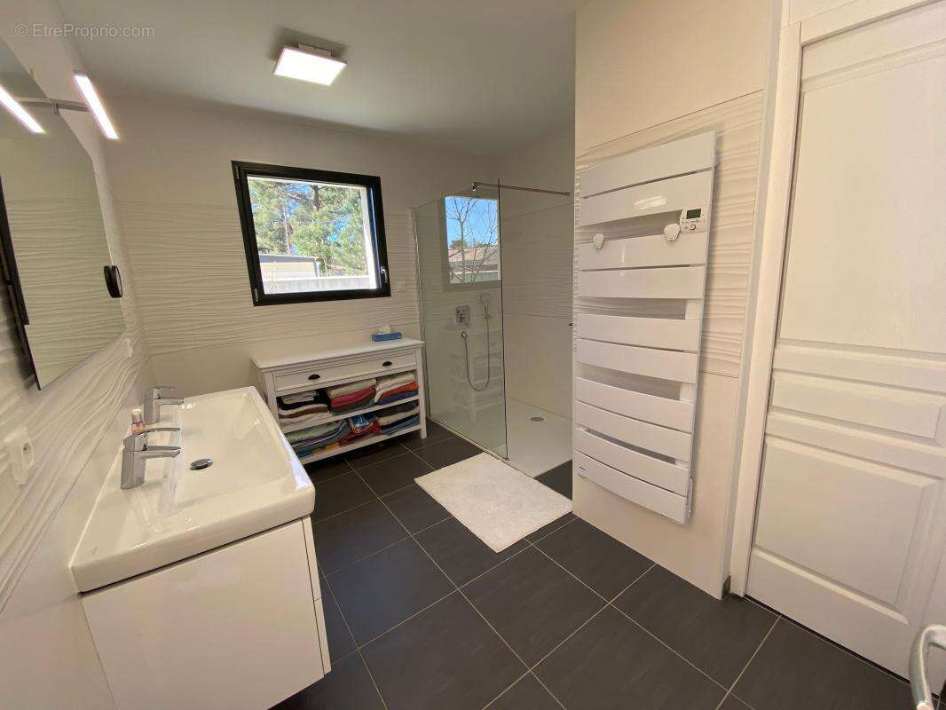 Maison à LES MATHES