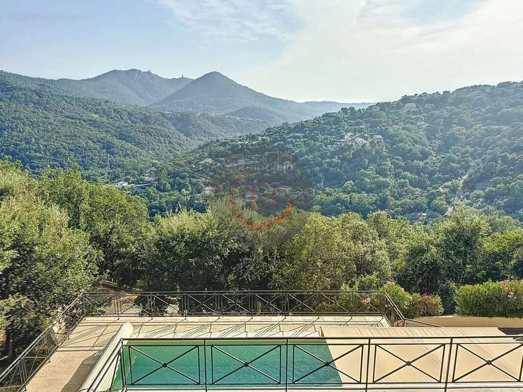 Maison à LES ADRETS-DE-L&#039;ESTEREL