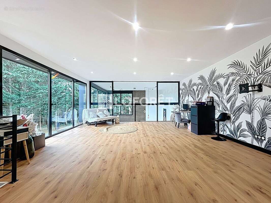 Maison à SAINT-OUEN-DE-THOUBERVILLE