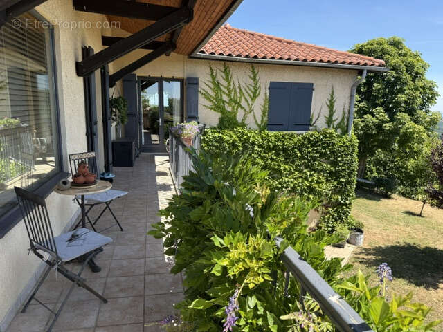 Moiré -Maison familiale avec piscine -vue exceptionnelle- - photo 2