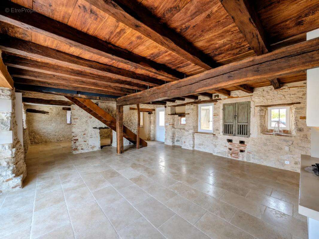 Maison T5 corps de ferme en pierre d'exception - 308 m2 - Fénols - photo 6
