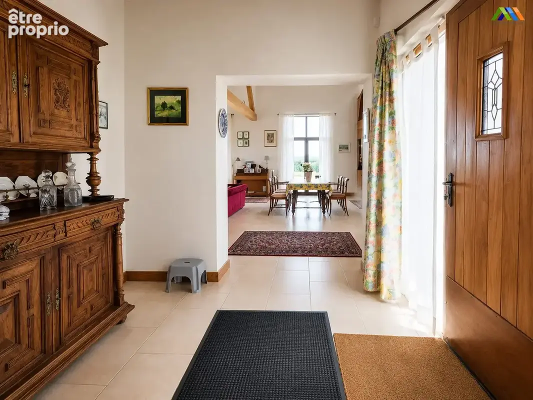 Hall d'entrée spacieux maison plain-pied Miélan Gers