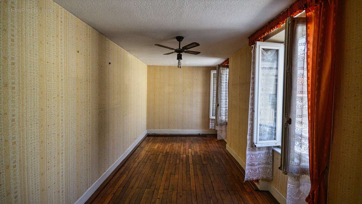 À VENDRE  VICHY - Maison 5 chambres à fort potentiel - photo 2