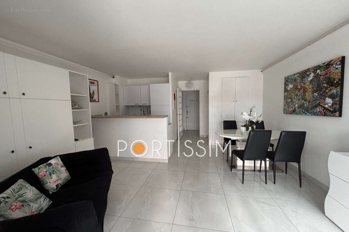 Appartement à SAINT-LAURENT-DU-VAR