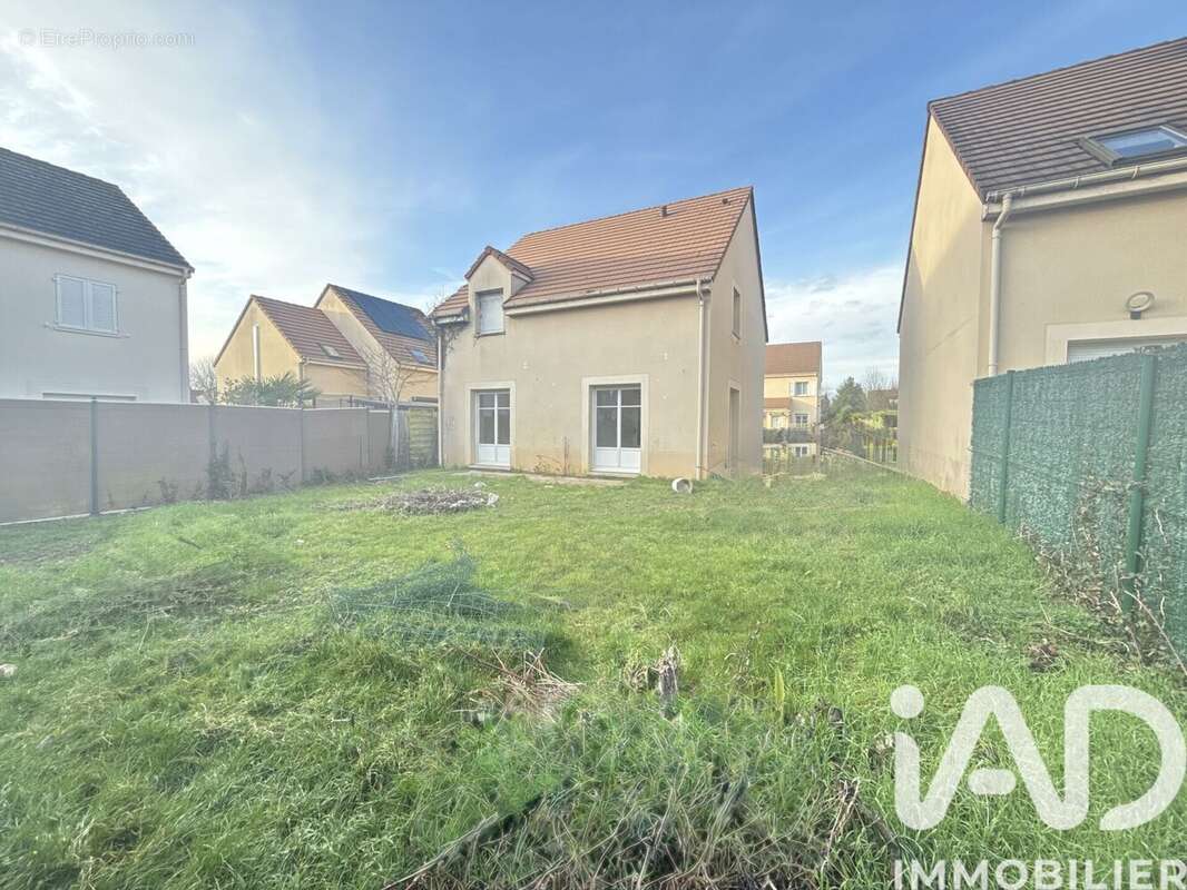 Photo 2 - Maison à SAVIGNY-LE-TEMPLE