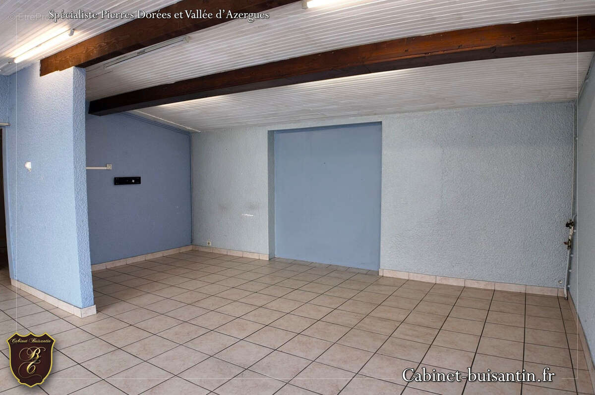 Local commercial avec stationnements - photo 4