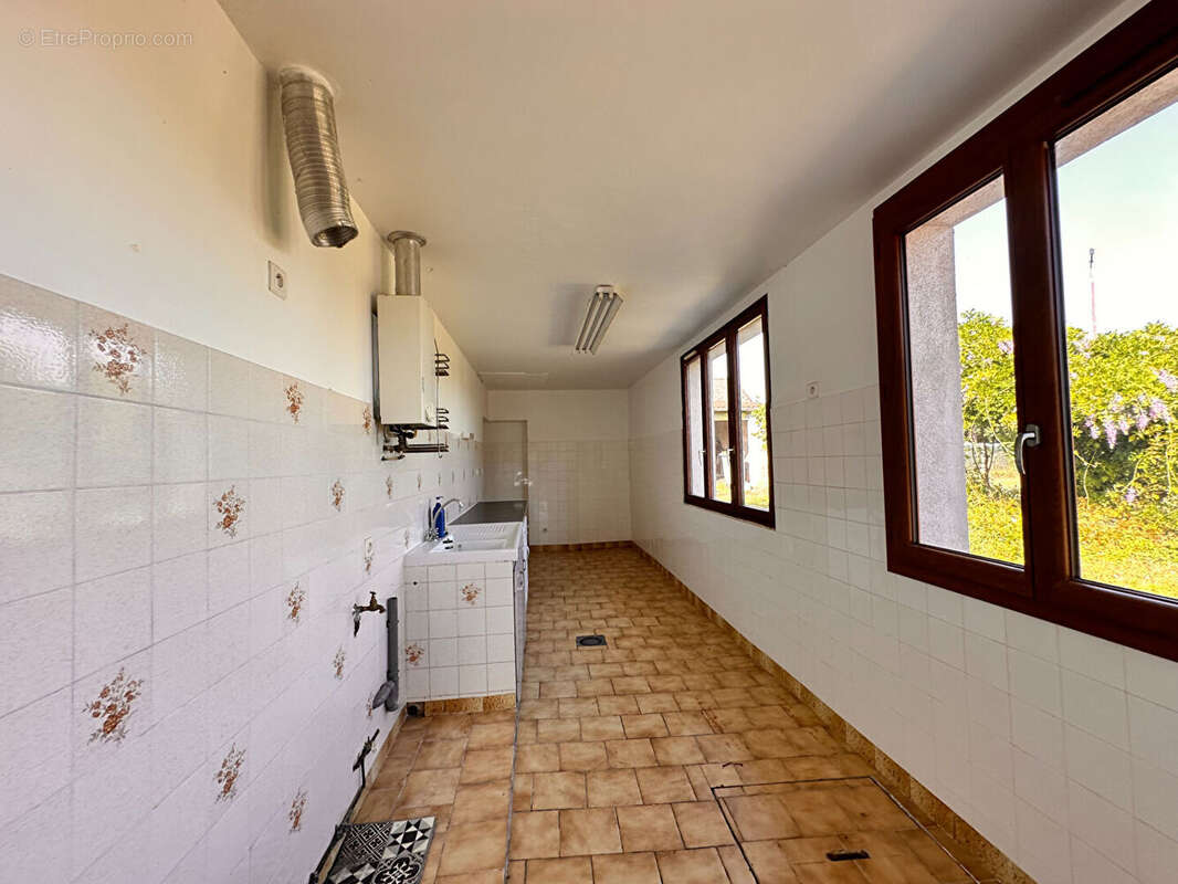 Maison familiale rénovée de 129,20 m² avec 4 chambres, dépendance et terrain de 1 553 m² ? Menetou-Salon - photo 9