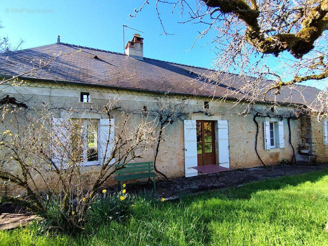 Maison de Bourg sur un terrain clos de 2365m² - photo 10