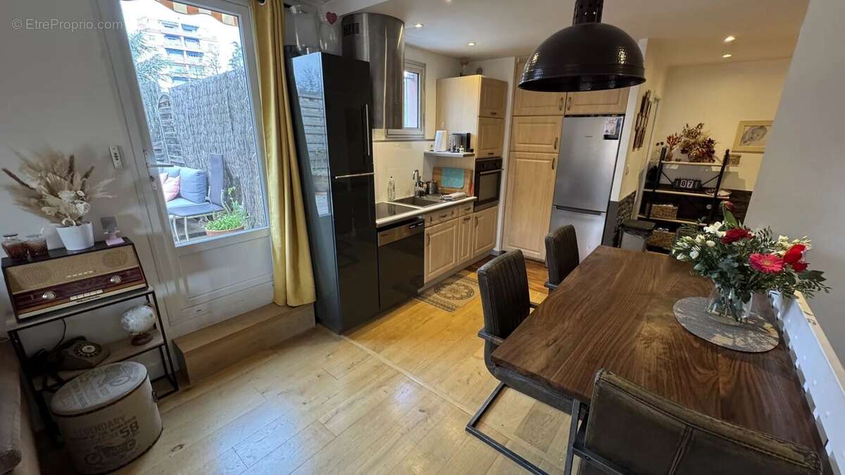 Appartement à SAINT-LAURENT-DU-VAR