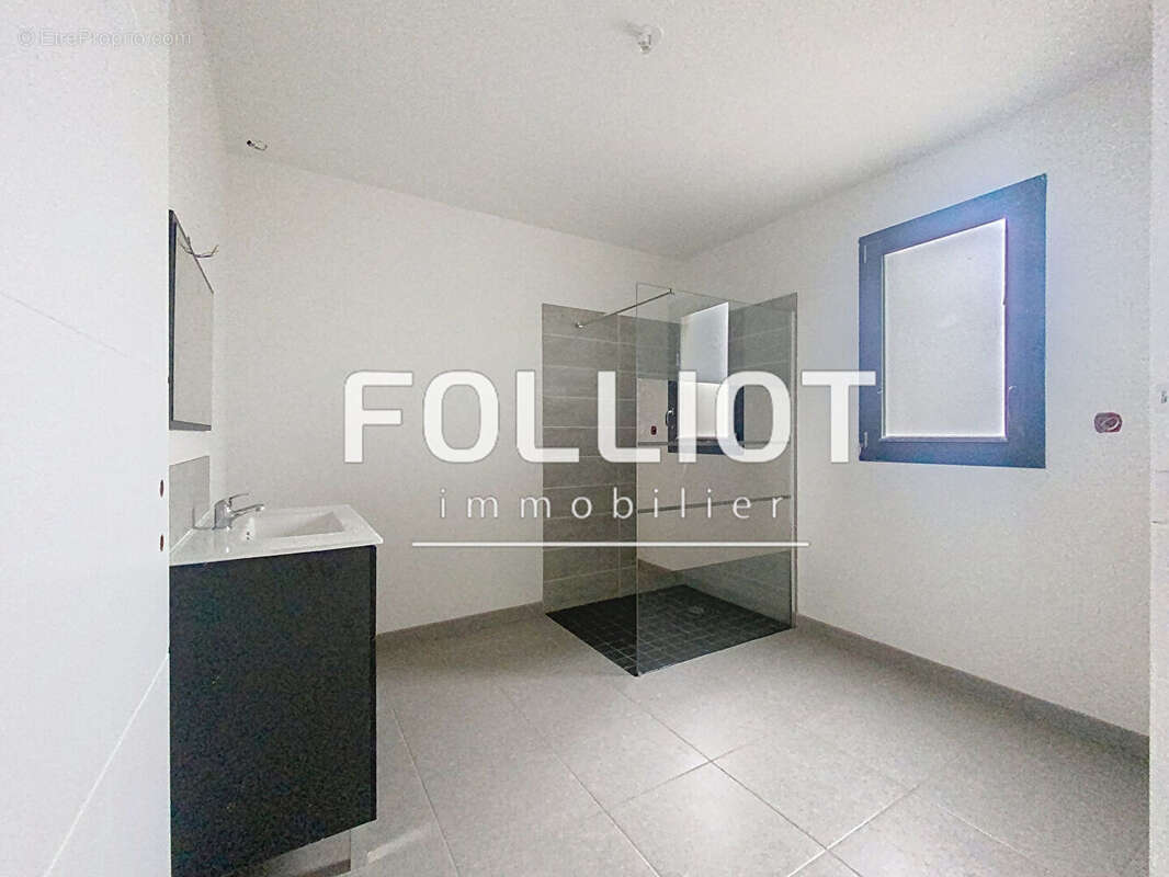 Maison à LA LUCERNE-D&#039;OUTREMER