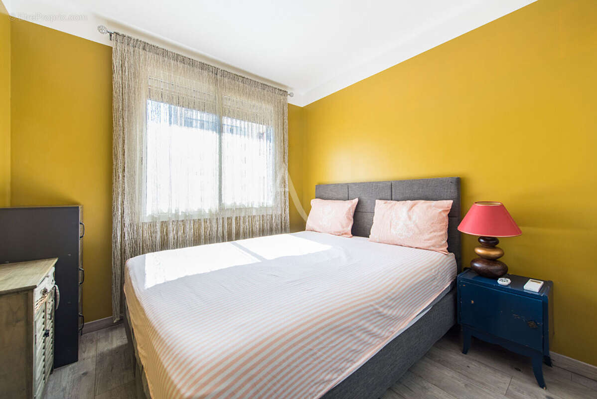 Appartement à MARSEILLE-5E