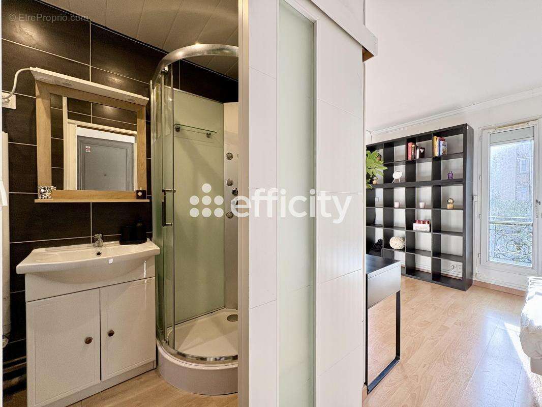 Appartement à COURBEVOIE