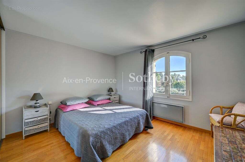 Maison d'exception - 280 m² à vendre à proximité d'Aix-en-Provence - photo 16