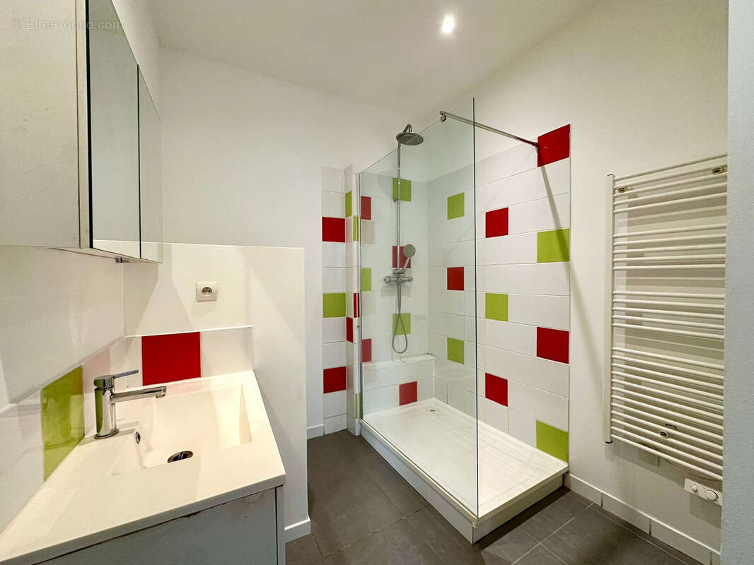 Appartement à MARSEILLE-4E