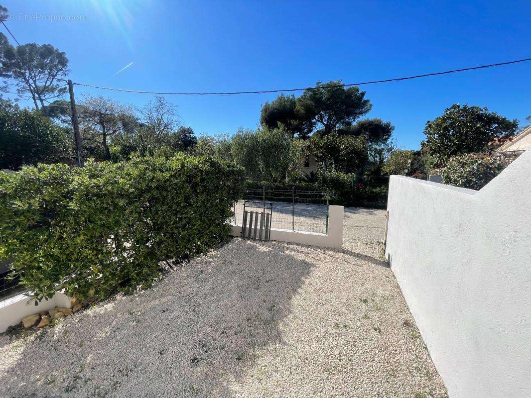 Appartement à SIX-FOURS-LES-PLAGES