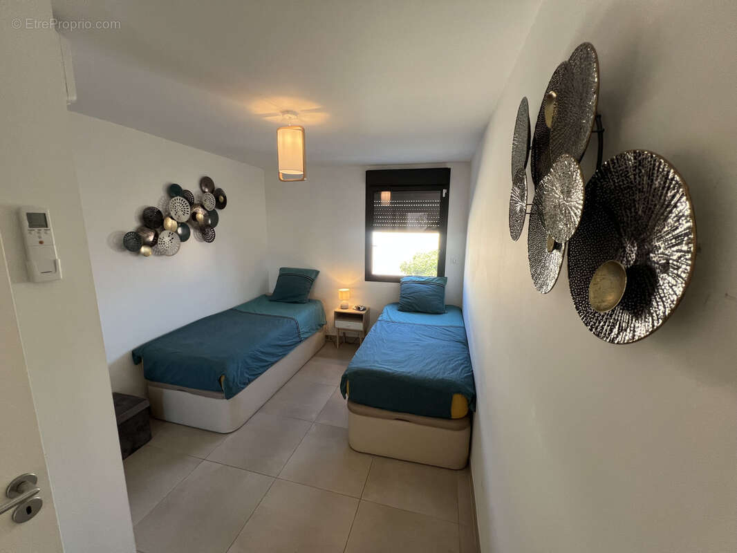 Presqu’île de Giens   Élégant appartement T3 avec vaste terrasse et stationnements privatifs - photo 9
