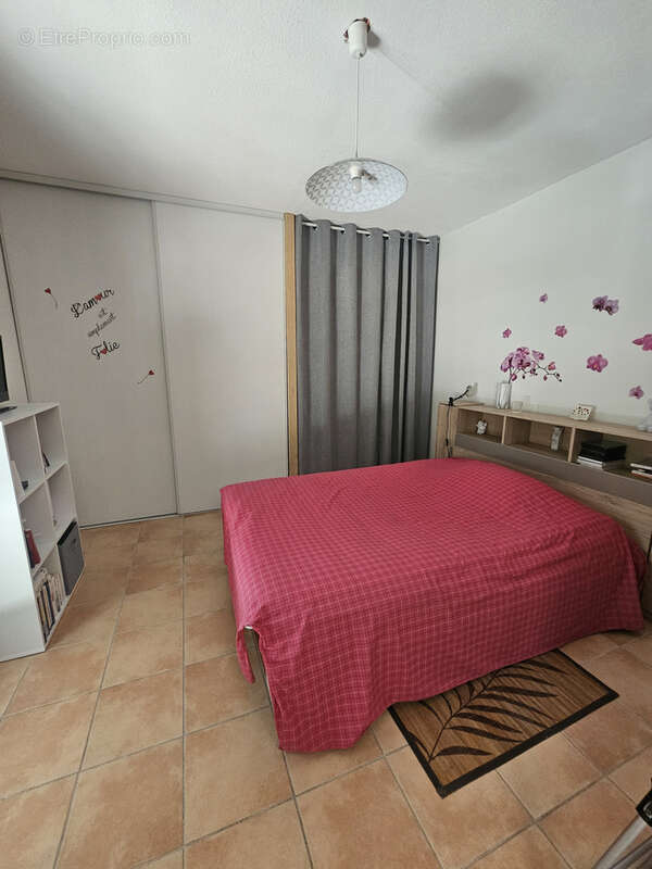 Appartement à LA ROQUE-D'ANTHERON