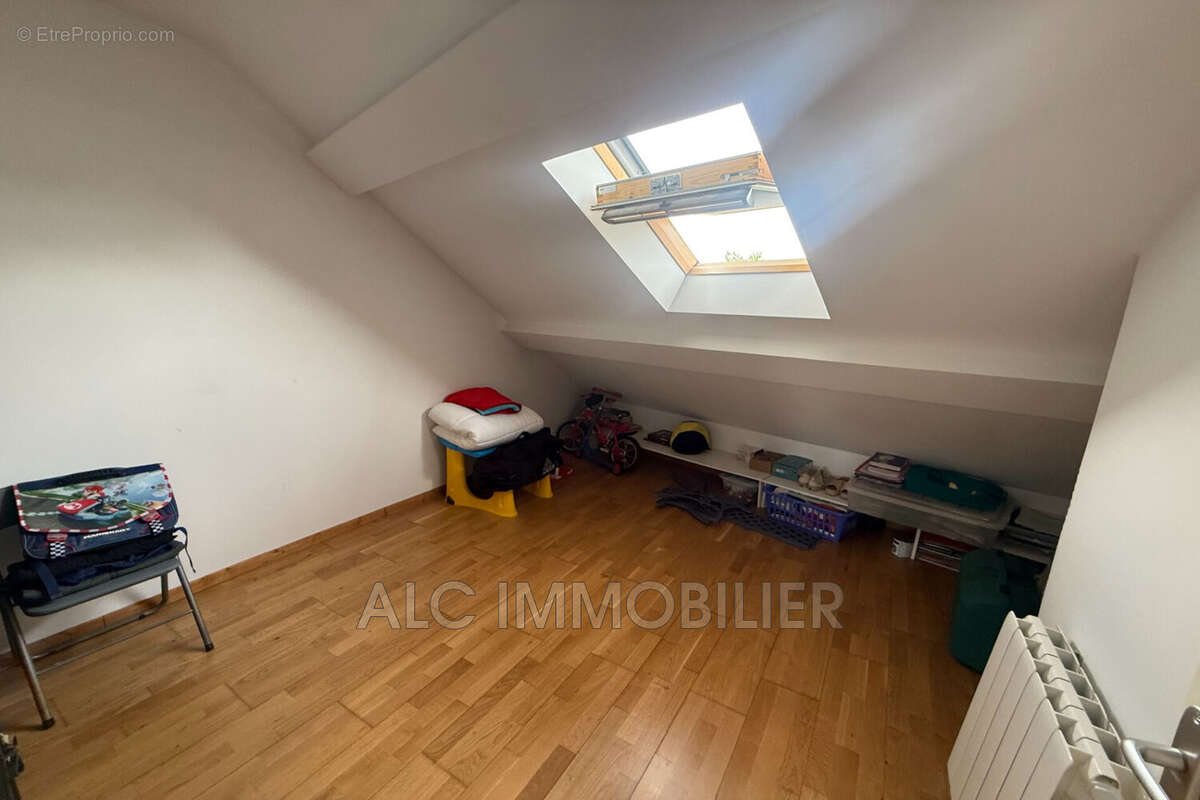 Maison 64 m² à Saint-Germain-Du-Corbeis  - photo 4