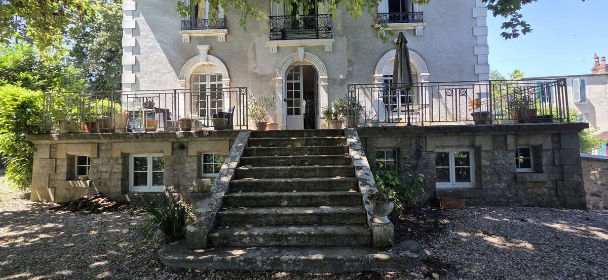 Elégante villa du 19ème sur 4 759 m2 de parc arboré clos de murs - photo 19