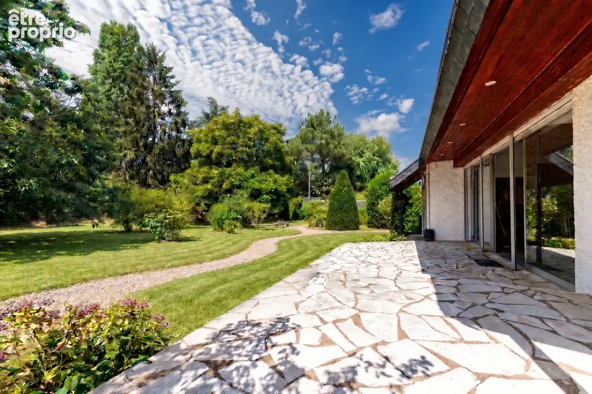 L'avant-garde a 50 ans : villa d'architecte et son poumon vert en centre-ville. - photo 12